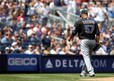 Santana leaves game Santana leaves game