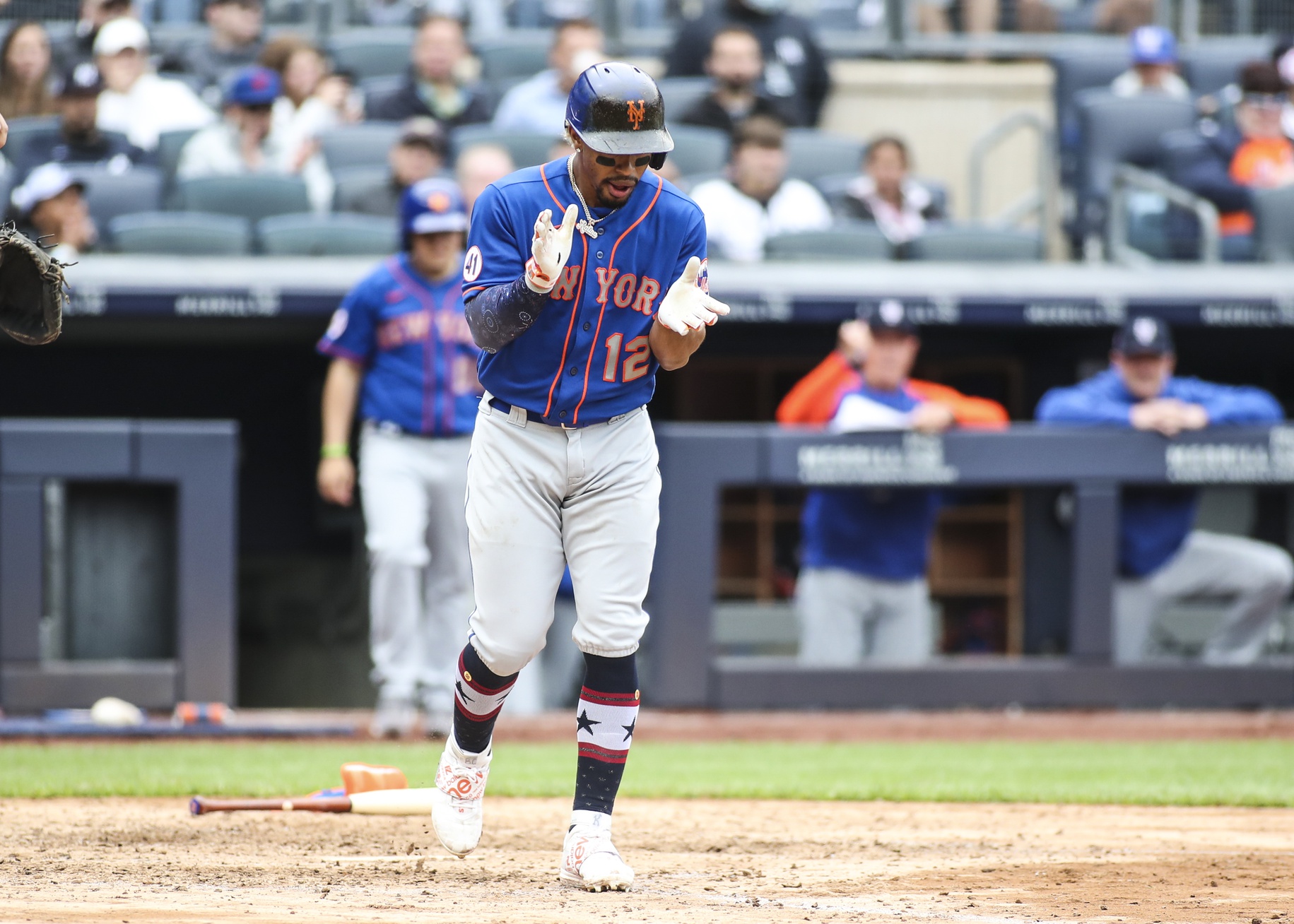 Five-Run Sixth Fuels Mets to 8-3 Victory in Game 1 of Subway Series