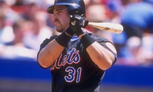 Watch Mike Piazza Blast Home Runs Off Roger Clemens