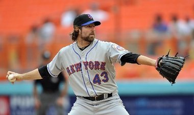 Dickey Leads Mets To 1-0 Victory Over Marlins