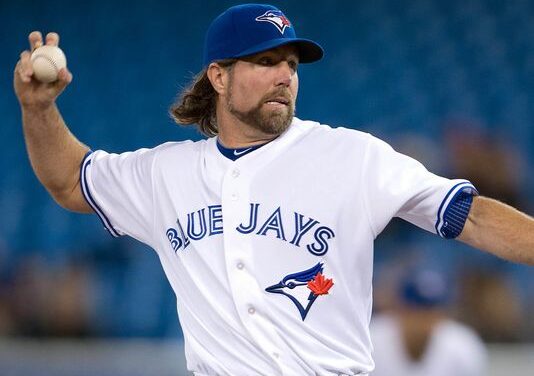 NL East News: Braves Sign R.A. Dickey