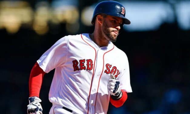 MLB News: J.D. Martinez Staying With Boston