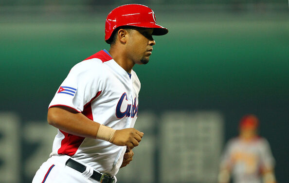 Jose Dariel Abreu Signs 6-Year Deal With White Sox