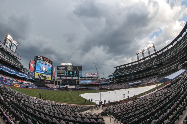 Marlins Storm Past Lifeless Mets, 4-0, in Opener