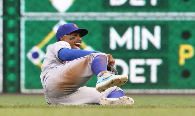 Lindor Exits Friday’s Game with Right-Side Soreness