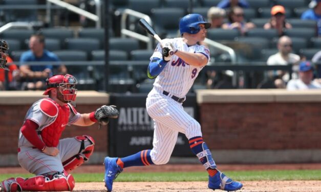 Nimmo Exits Game Early with Apparent Hamstring Injury