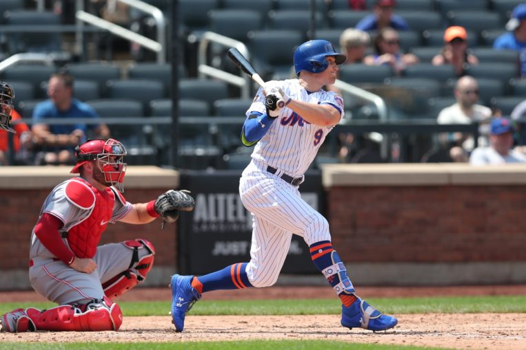 Nimmo Exits Game Early with Apparent Hamstring Injury