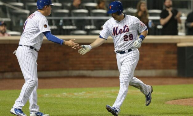Mesoraco Makes Himself At Home in Citi Field Debut