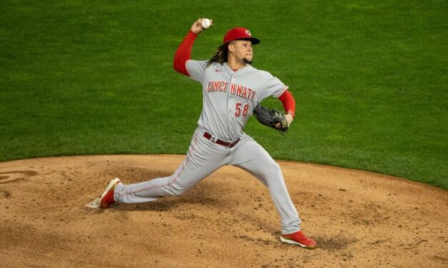 Mariners Acquire Luis Castillo from Reds in Blockbuster Deal