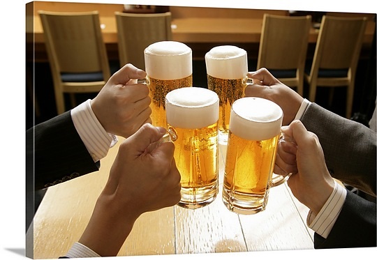 making-a-toast-with-beer,1046381