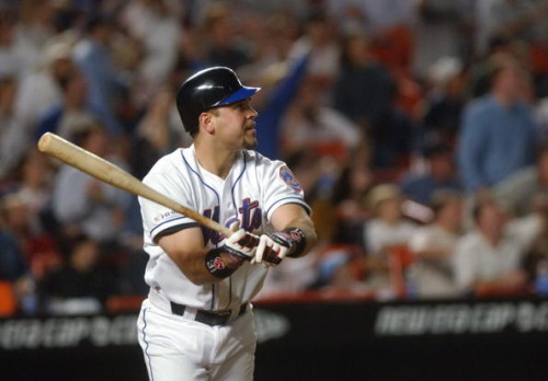 Mets' Mike Piazza hits 8th inning homerun to lead Mets past