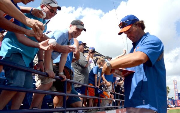Mike Piazza Visits Mets, Loves Their Chances in 2017
