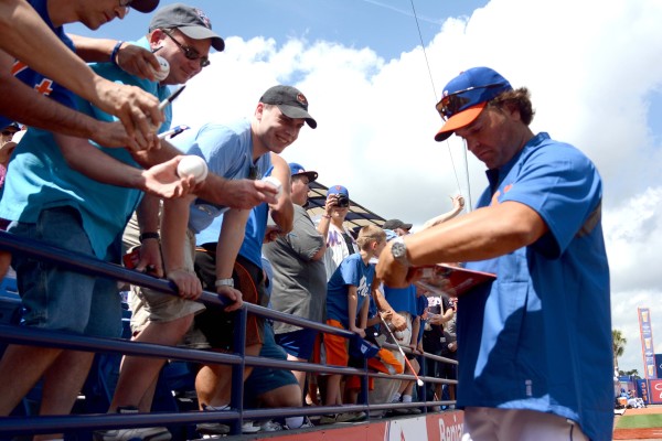 Mike Piazza Visits Mets, Loves Their Chances in 2017