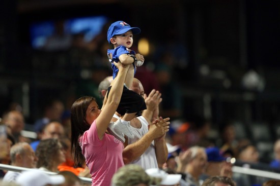 yoenis-cespedes-lion-king-fans