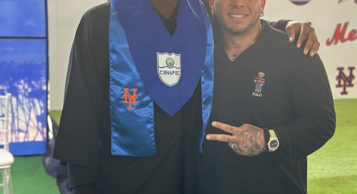 Mets Continue Omar Minaya’s ‘Legacy’ With Dominican Graduation Ceremony