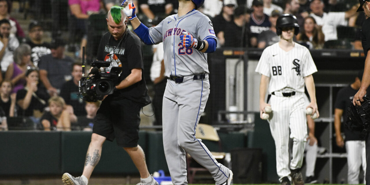 Veteran J.D. Martinez Delivers Homer, Advice