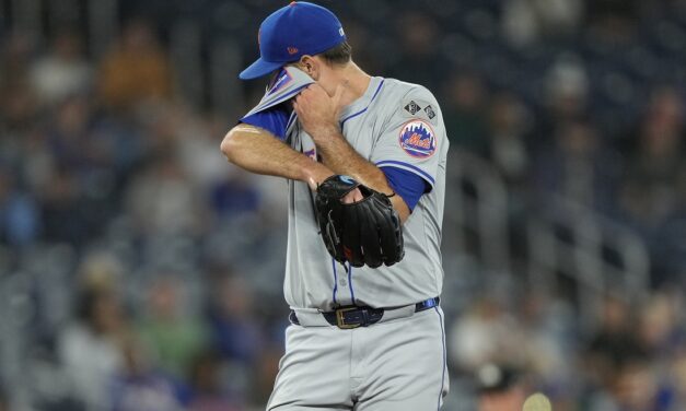 Mets Fall 6-2 in Game 2 Against Toronto