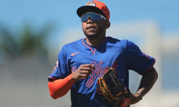José Azócar Elects Free Agency