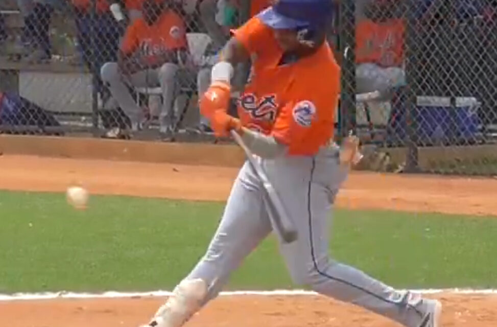 Peña, Gordon Earn Monthly Honors for August