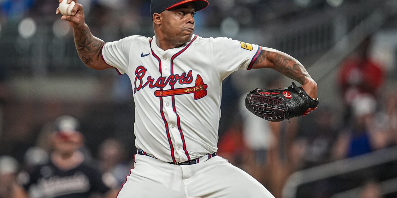 Braves Bring Back Raisel Iglesias