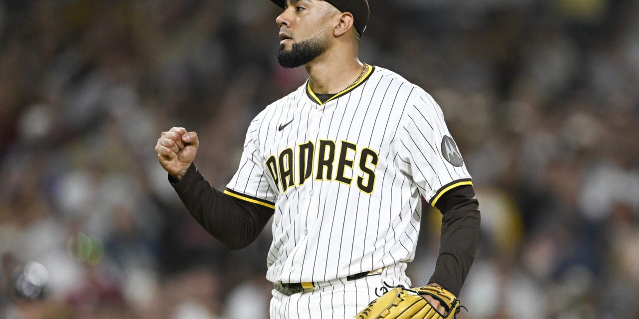 Braves Sign Robert Suarez to Three-Year Deal