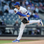 Holmes Helps Mets Snap Losing Streak