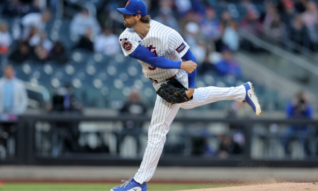 Holmes Helps Mets Snap Losing Streak