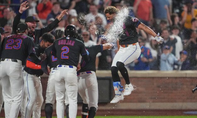 Melendez Walk-Off Homer Beats Marlins